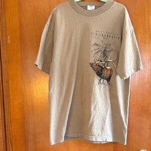 Gildan Men's Elk Graphic T-Shirt in Brown